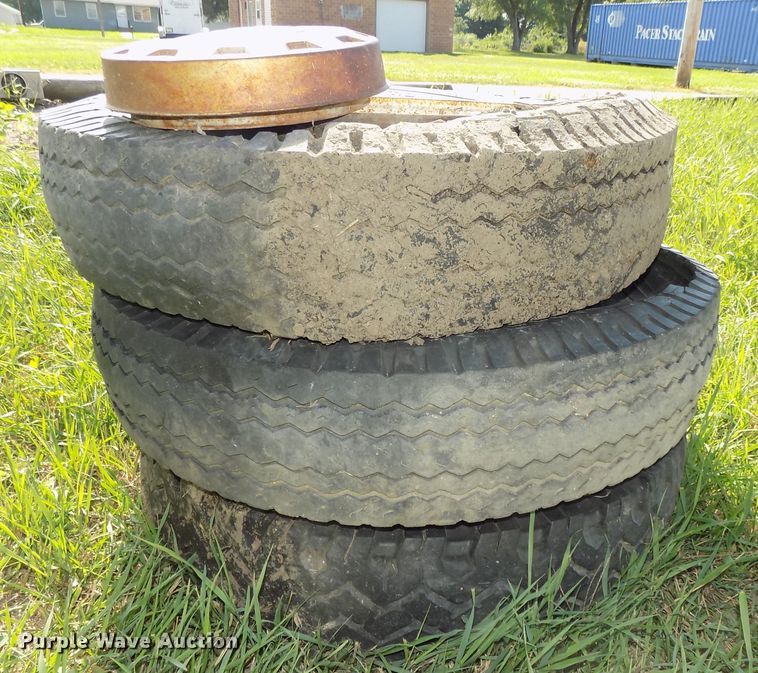 image for item DE7732 1961 Ford F250 Custom Cab pickup truck