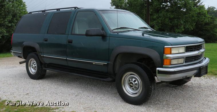 image for item DE8142 1997 Chevrolet Suburban K2500 LS SUV