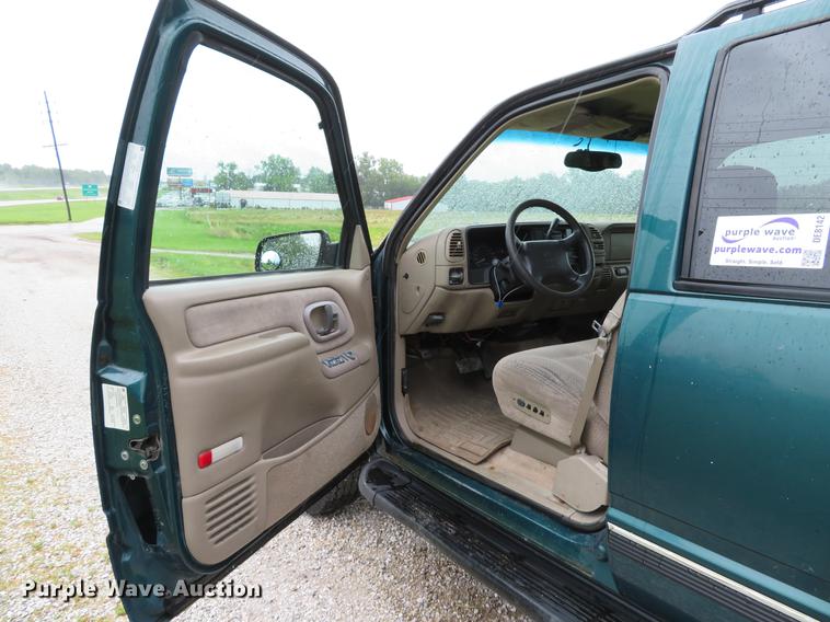 image for item DE8142 1997 Chevrolet Suburban K2500 LS SUV