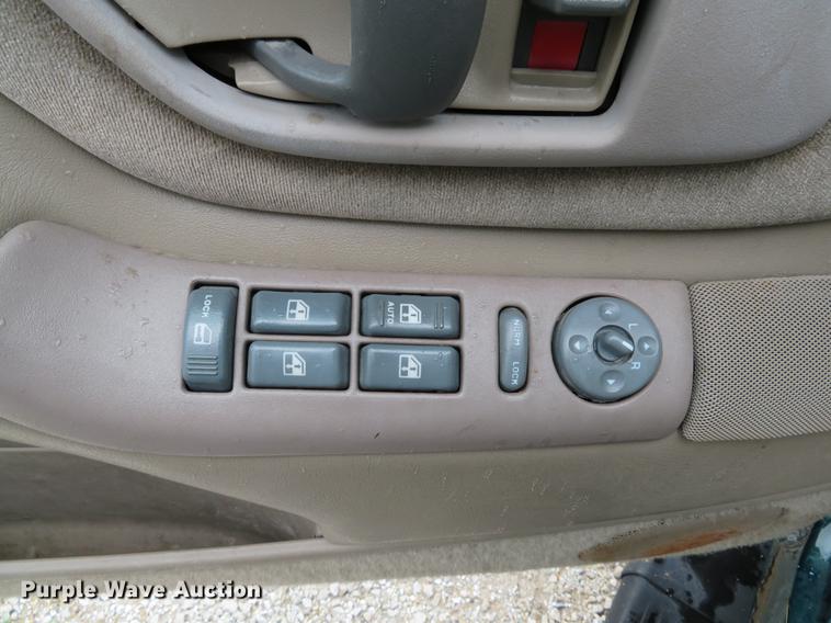 image for item DE8142 1997 Chevrolet Suburban K2500 LS SUV