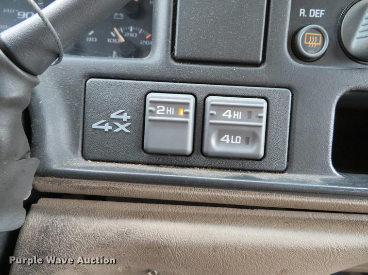 image for item DE8142 1997 Chevrolet Suburban K2500 LS SUV