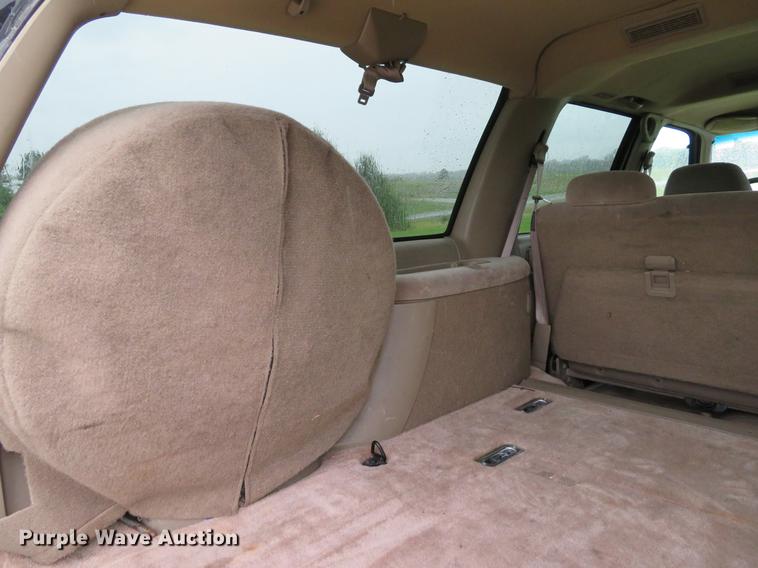 image for item DE8142 1997 Chevrolet Suburban K2500 LS SUV