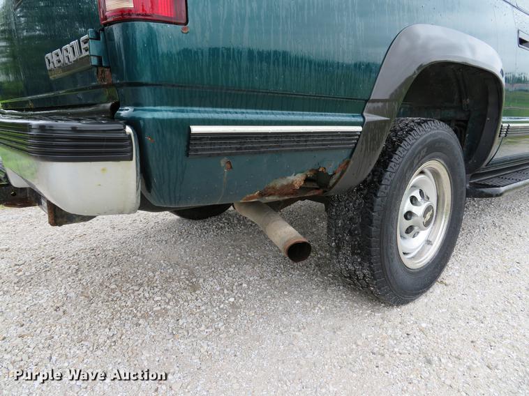 image for item DE8142 1997 Chevrolet Suburban K2500 LS SUV