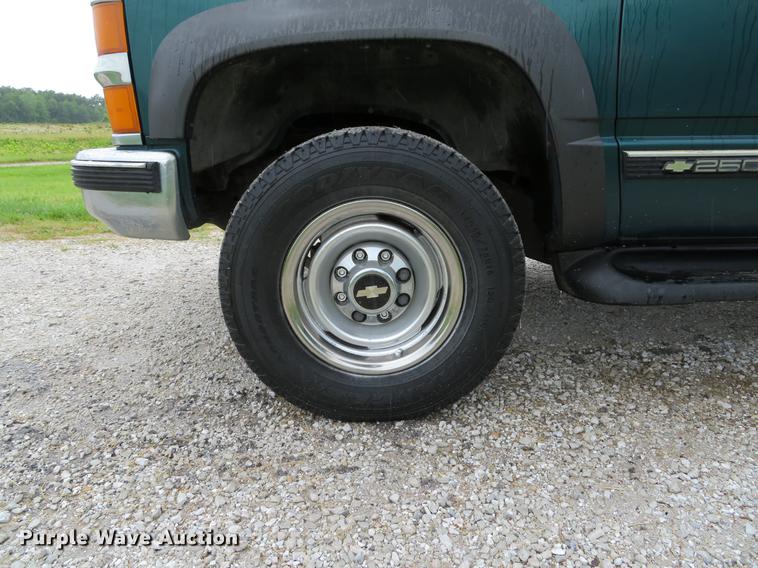 image for item DE8142 1997 Chevrolet Suburban K2500 LS SUV