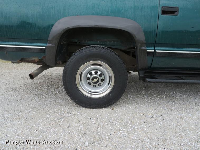 image for item DE8142 1997 Chevrolet Suburban K2500 LS SUV