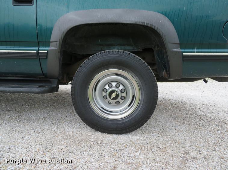image for item DE8142 1997 Chevrolet Suburban K2500 LS SUV