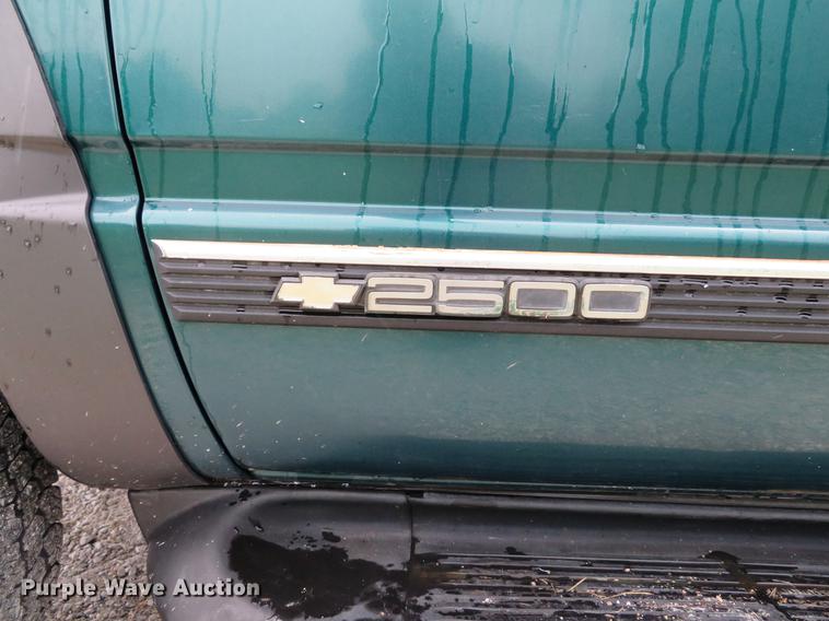 image for item DE8142 1997 Chevrolet Suburban K2500 LS SUV