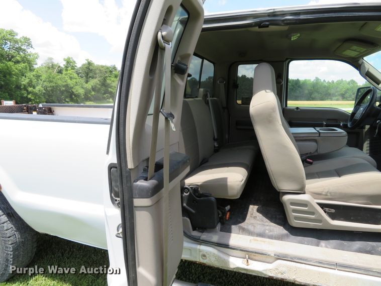 image for item DE8145 2008 Ford F250 Super Duty XLT SuperCab pickup truck