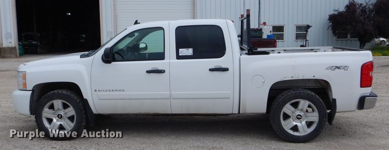 image for item DE8463 2008 Chevrolet Silverado 1500 Crew Cab pickup truck