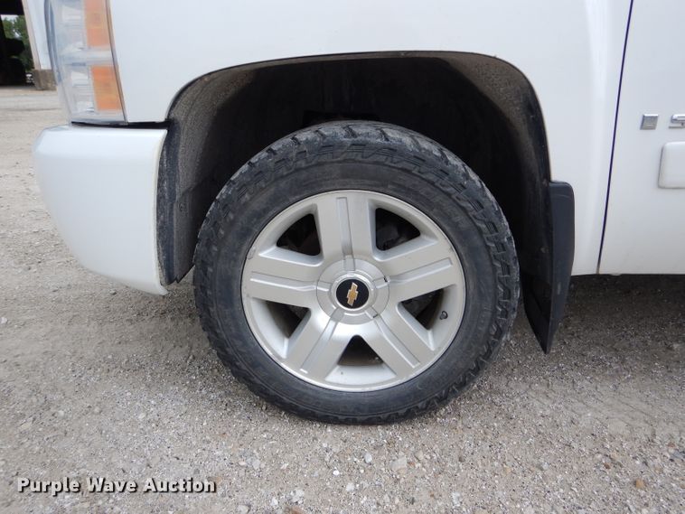 image for item DE8463 2008 Chevrolet Silverado 1500 Crew Cab pickup truck