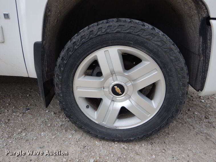 image for item DE8463 2008 Chevrolet Silverado 1500 Crew Cab pickup truck