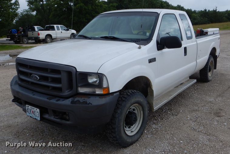 image for item DE8464 2004 Ford F250 Super Duty XL SuperCab pickup truck