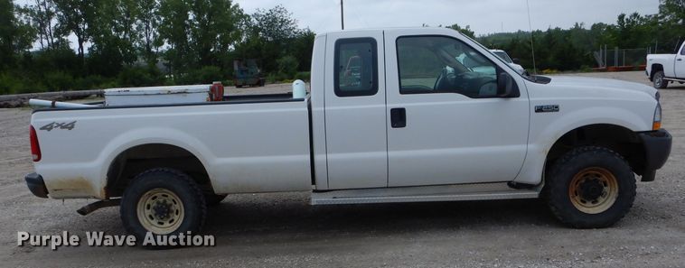 image for item DE8464 2004 Ford F250 Super Duty XL SuperCab pickup truck