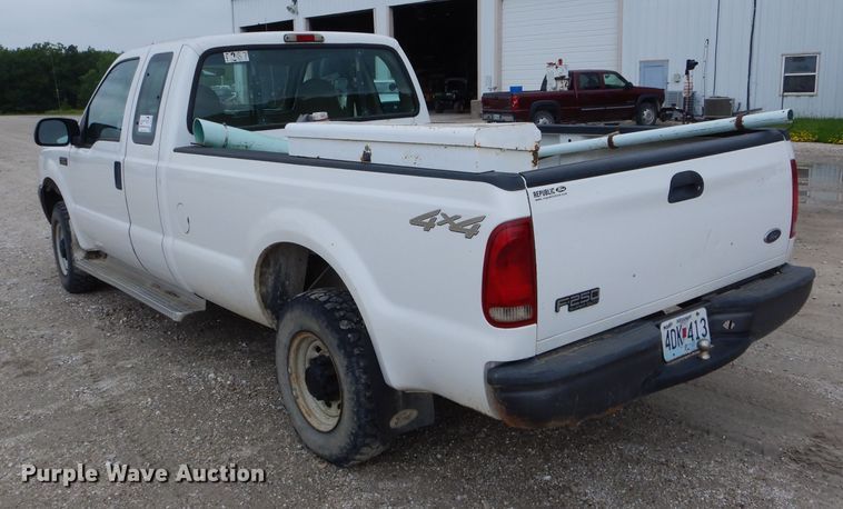 image for item DE8464 2004 Ford F250 Super Duty XL SuperCab pickup truck