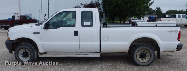 image for item DE8464 2004 Ford F250 Super Duty XL SuperCab pickup truck