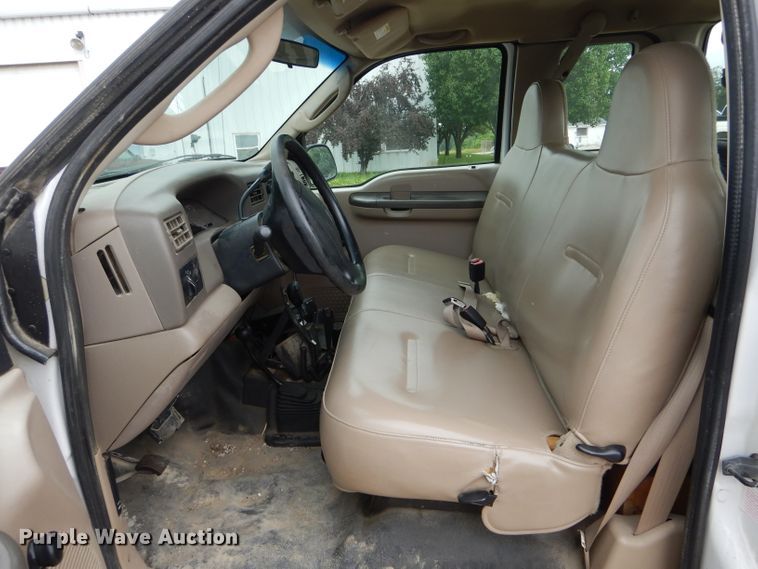 image for item DE8464 2004 Ford F250 Super Duty XL SuperCab pickup truck