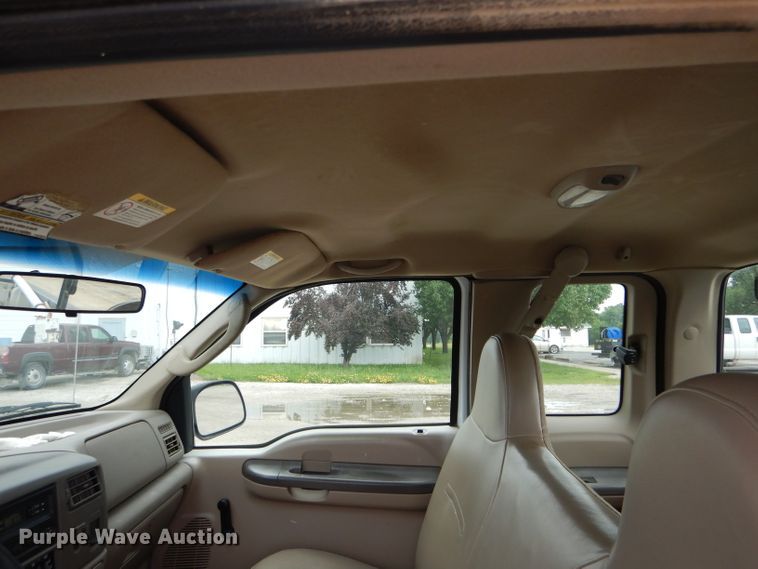 image for item DE8464 2004 Ford F250 Super Duty XL SuperCab pickup truck