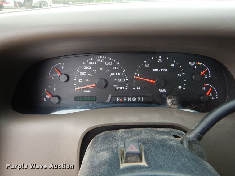 image for item DE8464 2004 Ford F250 Super Duty XL SuperCab pickup truck