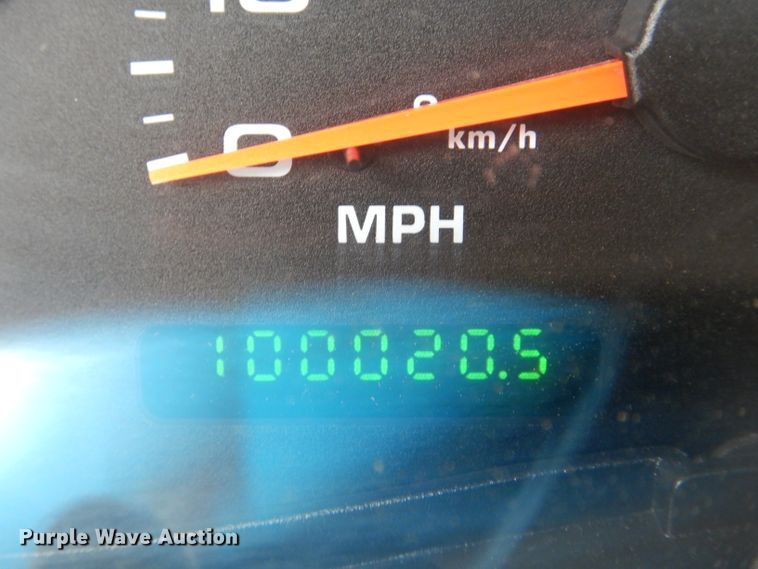 image for item DE8464 2004 Ford F250 Super Duty XL SuperCab pickup truck