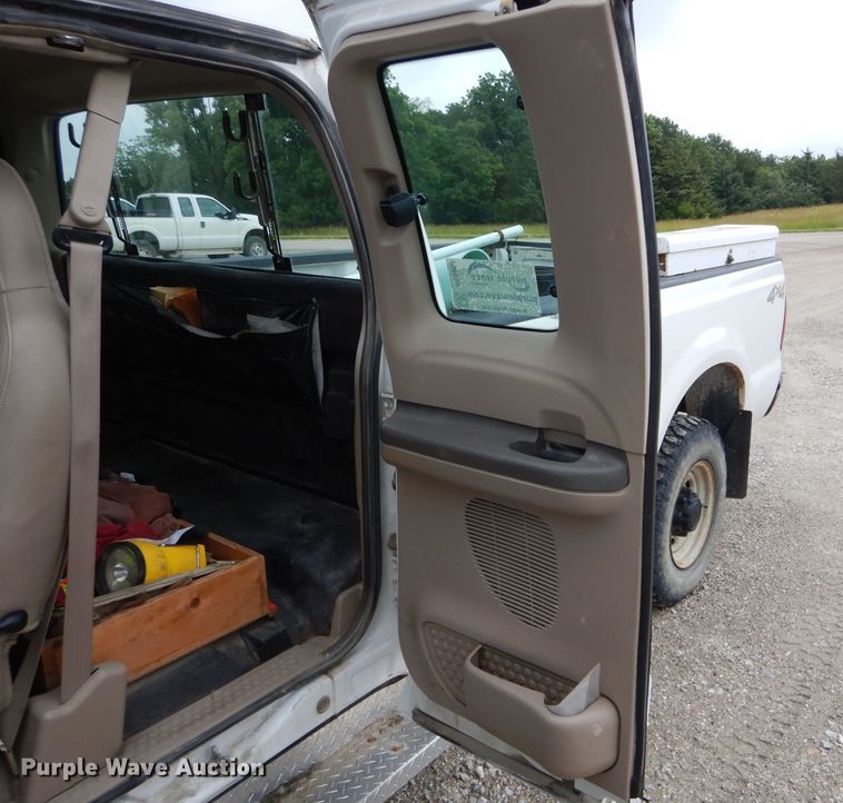 image for item DE8464 2004 Ford F250 Super Duty XL SuperCab pickup truck