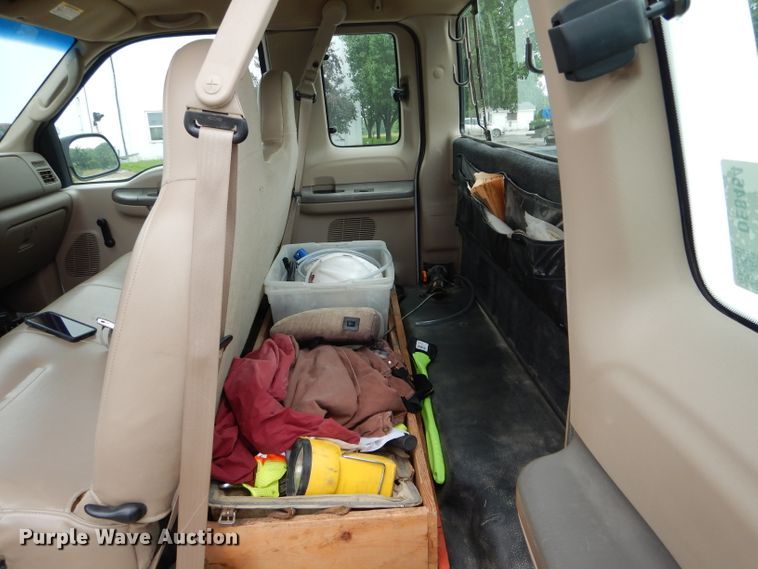 image for item DE8464 2004 Ford F250 Super Duty XL SuperCab pickup truck