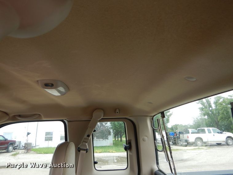 image for item DE8464 2004 Ford F250 Super Duty XL SuperCab pickup truck