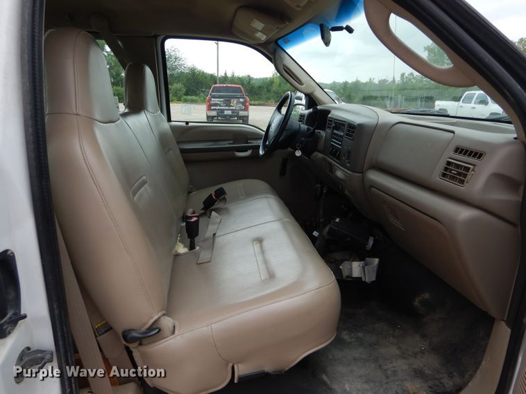 image for item DE8464 2004 Ford F250 Super Duty XL SuperCab pickup truck