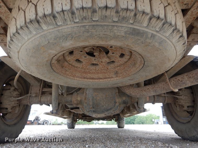 image for item DE8464 2004 Ford F250 Super Duty XL SuperCab pickup truck