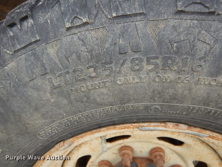 image for item DE8464 2004 Ford F250 Super Duty XL SuperCab pickup truck