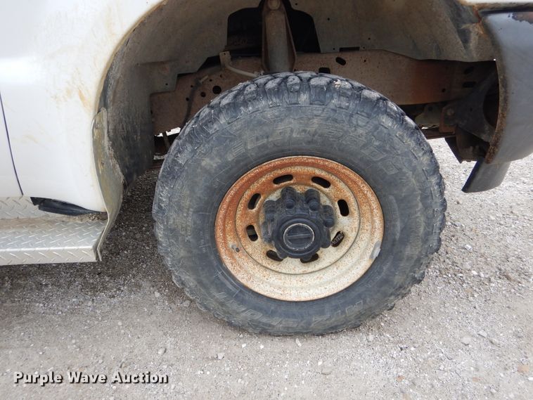 image for item DE8464 2004 Ford F250 Super Duty XL SuperCab pickup truck