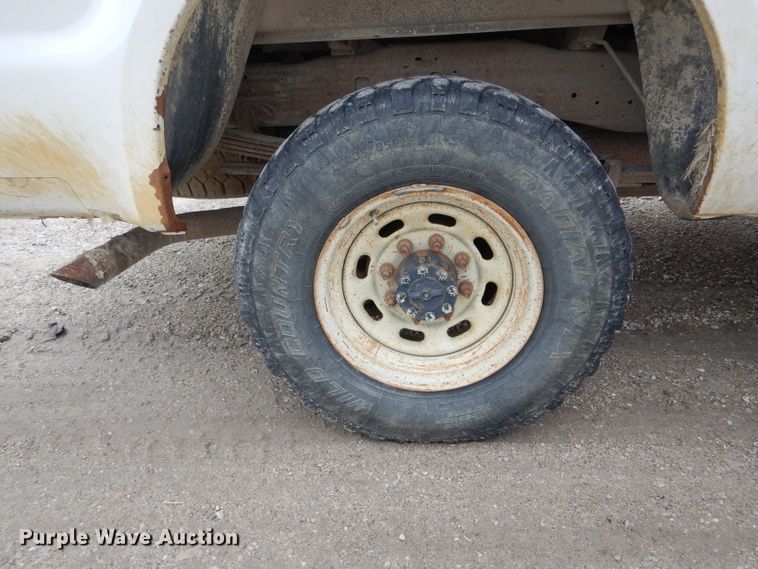 image for item DE8464 2004 Ford F250 Super Duty XL SuperCab pickup truck