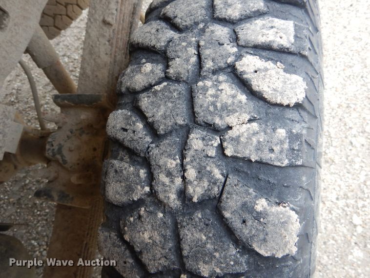 image for item DE8464 2004 Ford F250 Super Duty XL SuperCab pickup truck