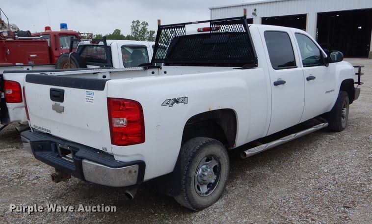 image for item DE8465 2008 Chevrolet Silverado 2500HD Crew Cab pickup truck