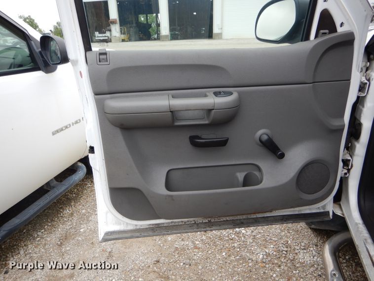 image for item DE8465 2008 Chevrolet Silverado 2500HD Crew Cab pickup truck