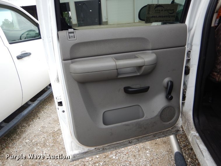 image for item DE8465 2008 Chevrolet Silverado 2500HD Crew Cab pickup truck