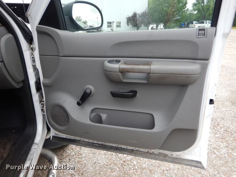 image for item DE8465 2008 Chevrolet Silverado 2500HD Crew Cab pickup truck