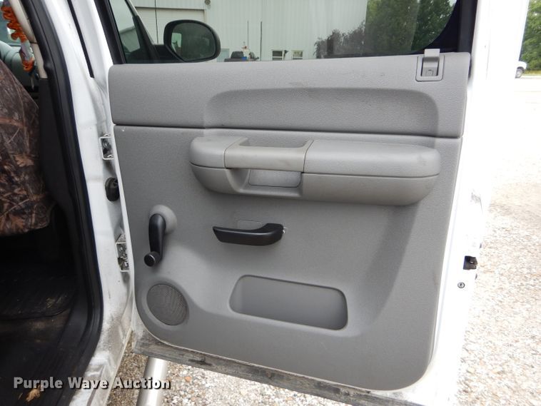 image for item DE8465 2008 Chevrolet Silverado 2500HD Crew Cab pickup truck