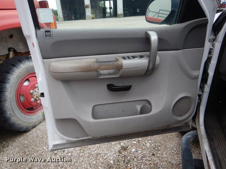 image for item DE8466 2008 Chevrolet Silverado 2500HD Crew Cab pickup truck