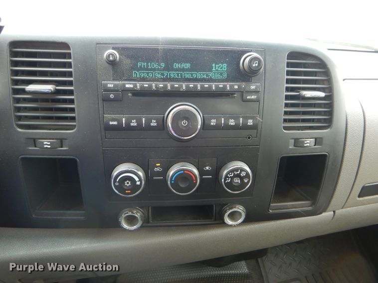 image for item DE8466 2008 Chevrolet Silverado 2500HD Crew Cab pickup truck