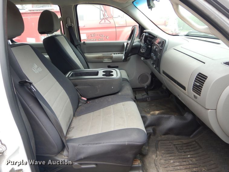 image for item DE8466 2008 Chevrolet Silverado 2500HD Crew Cab pickup truck