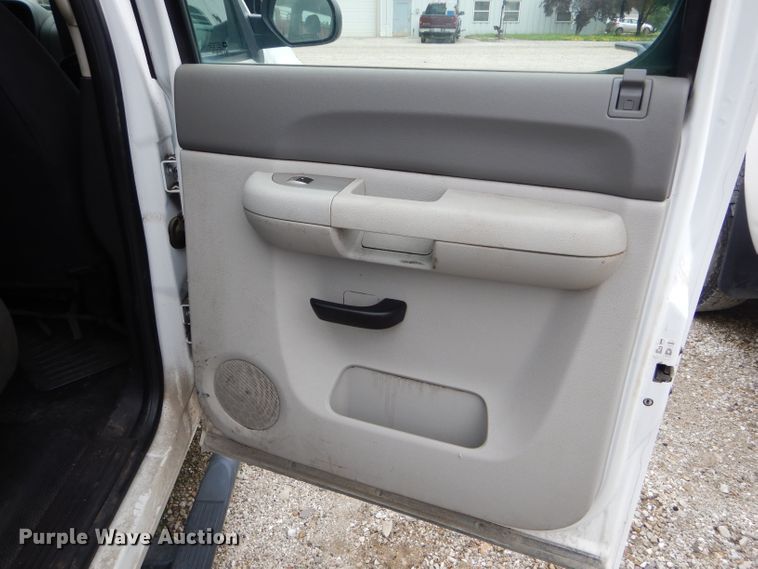 image for item DE8466 2008 Chevrolet Silverado 2500HD Crew Cab pickup truck