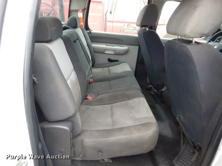 image for item DE8466 2008 Chevrolet Silverado 2500HD Crew Cab pickup truck