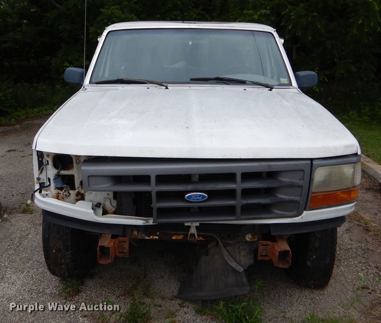 image for item DE8478 1997 Ford F250 pickup truck