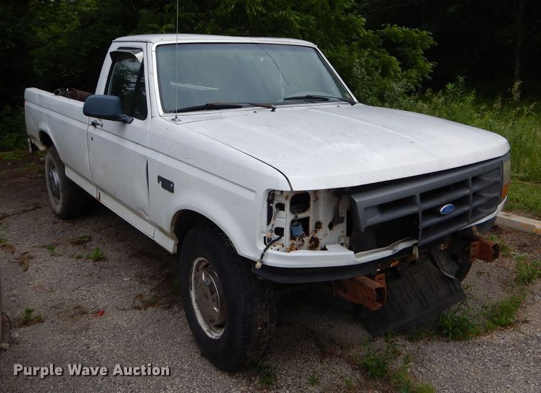 image for item DE8478 1997 Ford F250 pickup truck