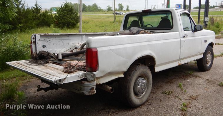 image for item DE8478 1997 Ford F250 pickup truck