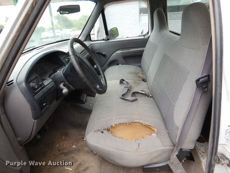 image for item DE8478 1997 Ford F250 pickup truck