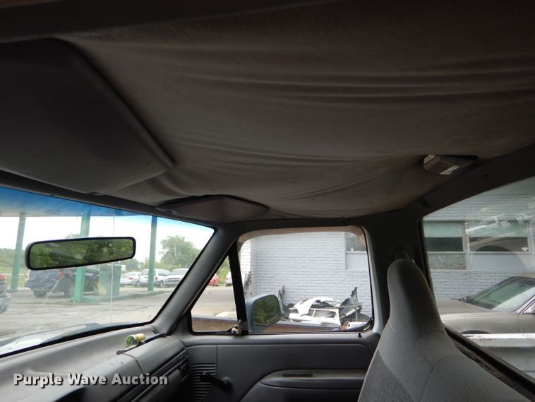 image for item DE8478 1997 Ford F250 pickup truck