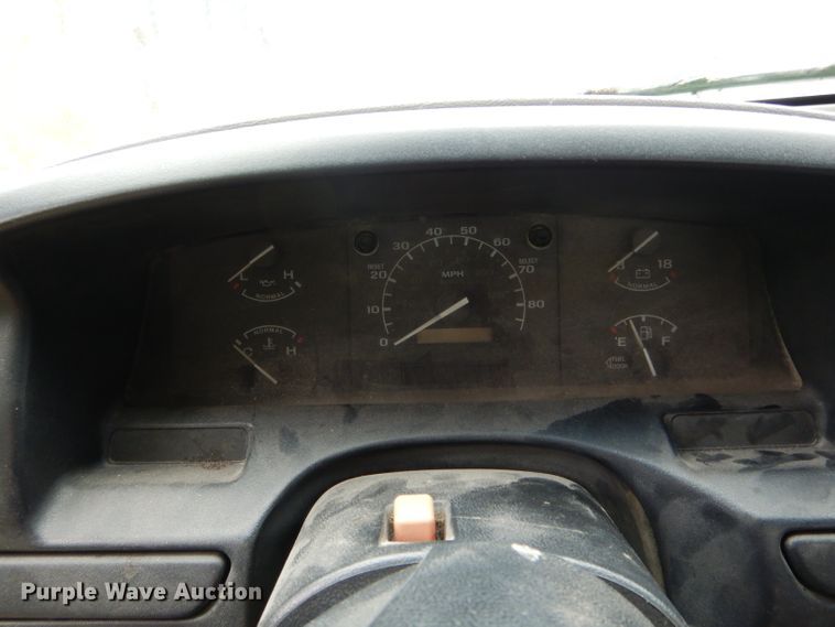 image for item DE8478 1997 Ford F250 pickup truck