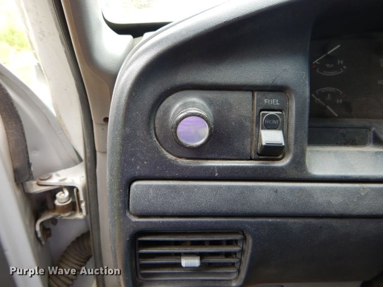 image for item DE8478 1997 Ford F250 pickup truck