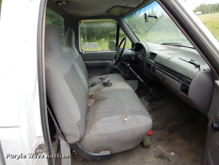 image for item DE8478 1997 Ford F250 pickup truck